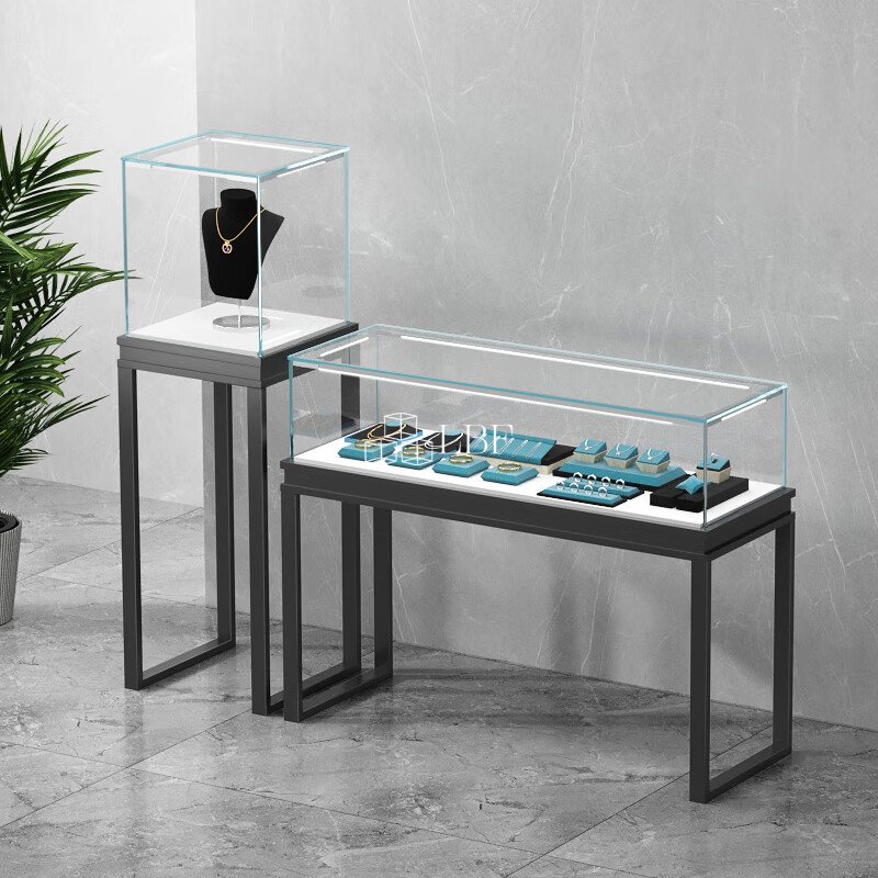 Simple display of iron art