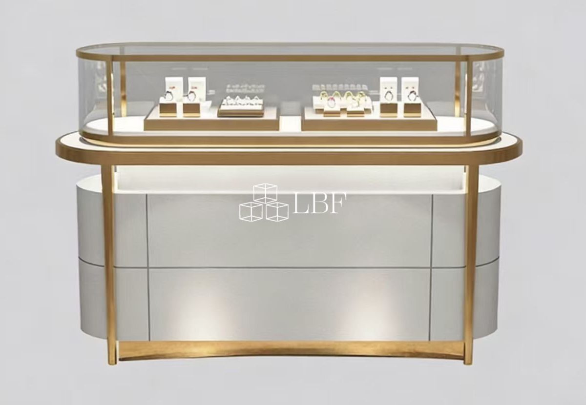 Curved jewelry display stand