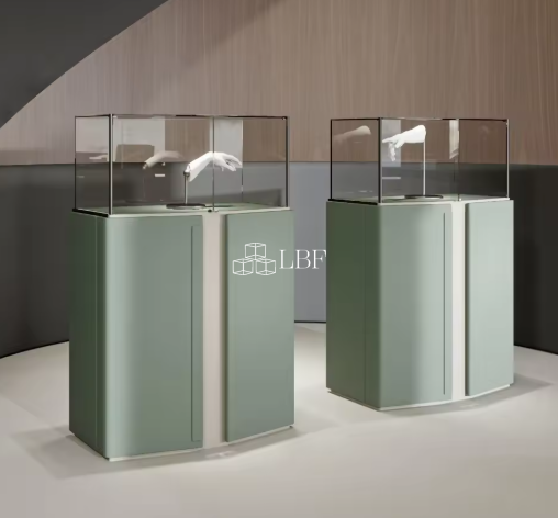 Lampu di lemari independence dan butik